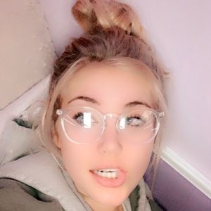 Meet your Posher, Emalee